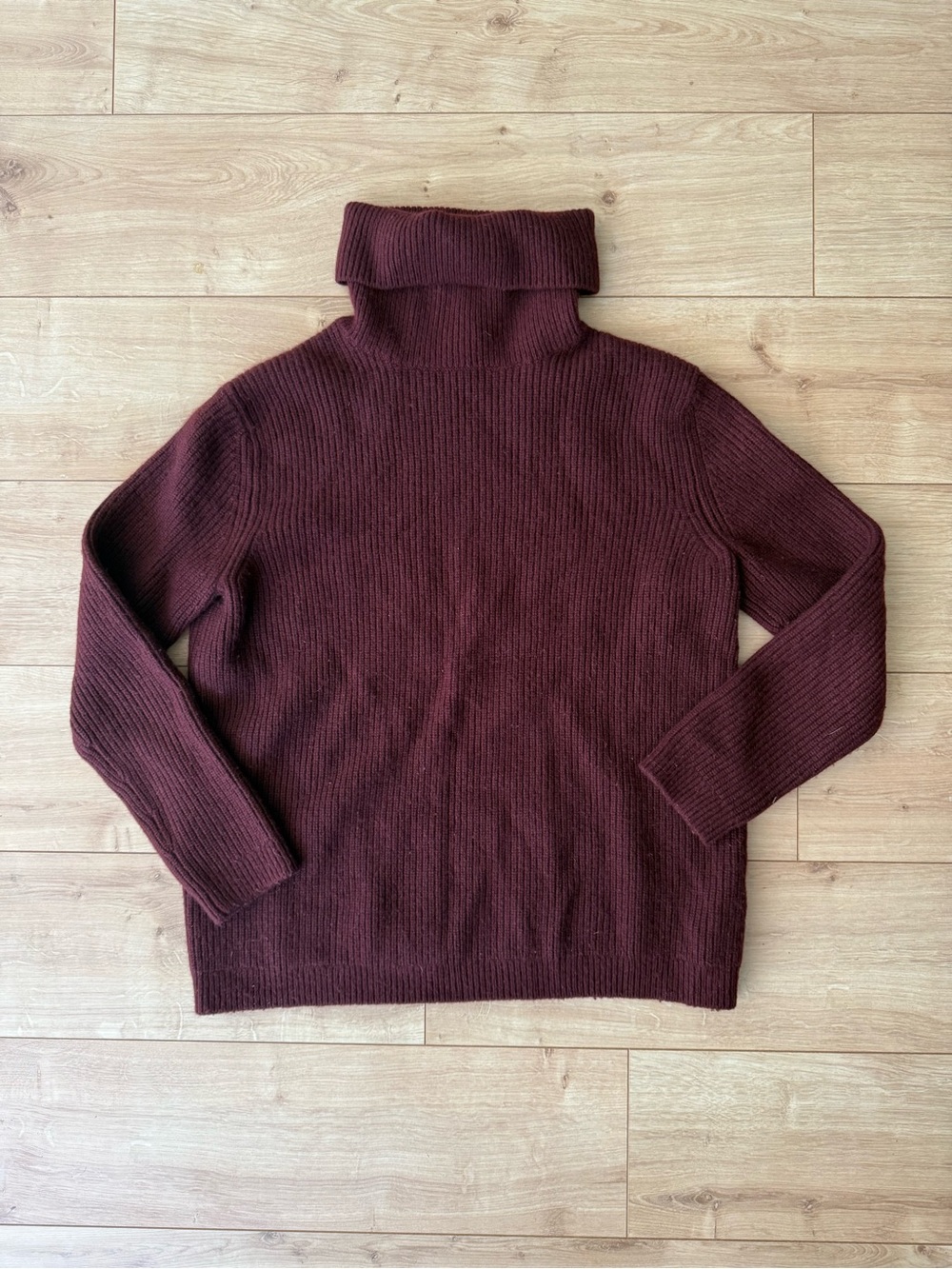 Quince Maroon 100% Cashmere Turtleneck Sweater Ribbed Quiet Luxury Minimalist S